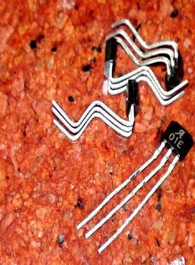 原装A1101EUALC-T霍尔传感器 A1101EUA-T A01E TO-92S