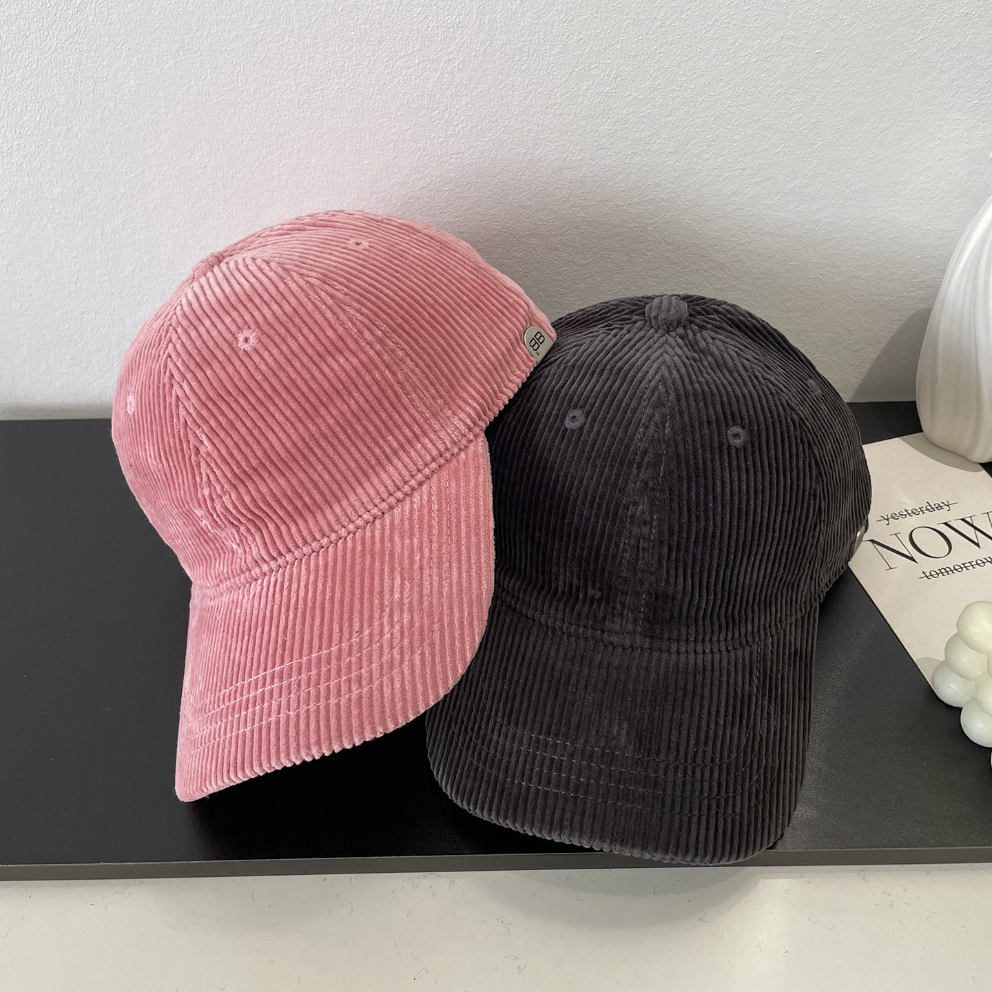 侧边字母金属扣软顶灯芯绒棒球帽子女时尚光版休闲百搭洋气鸭舌帽,服饰配件/皮带/帽子/围巾,帽子,淘宝优惠券,粉丝福利购,淘宝优惠卷