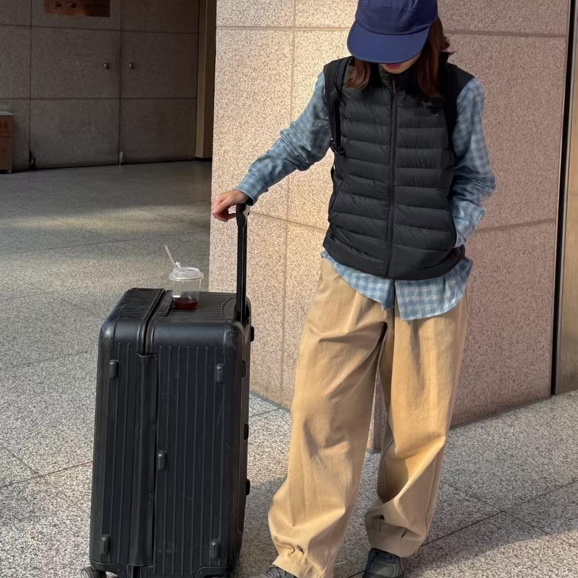 原厂女秋冬保暖防风白鸭绒马甲户外立领运动休闲无袖背心外套
