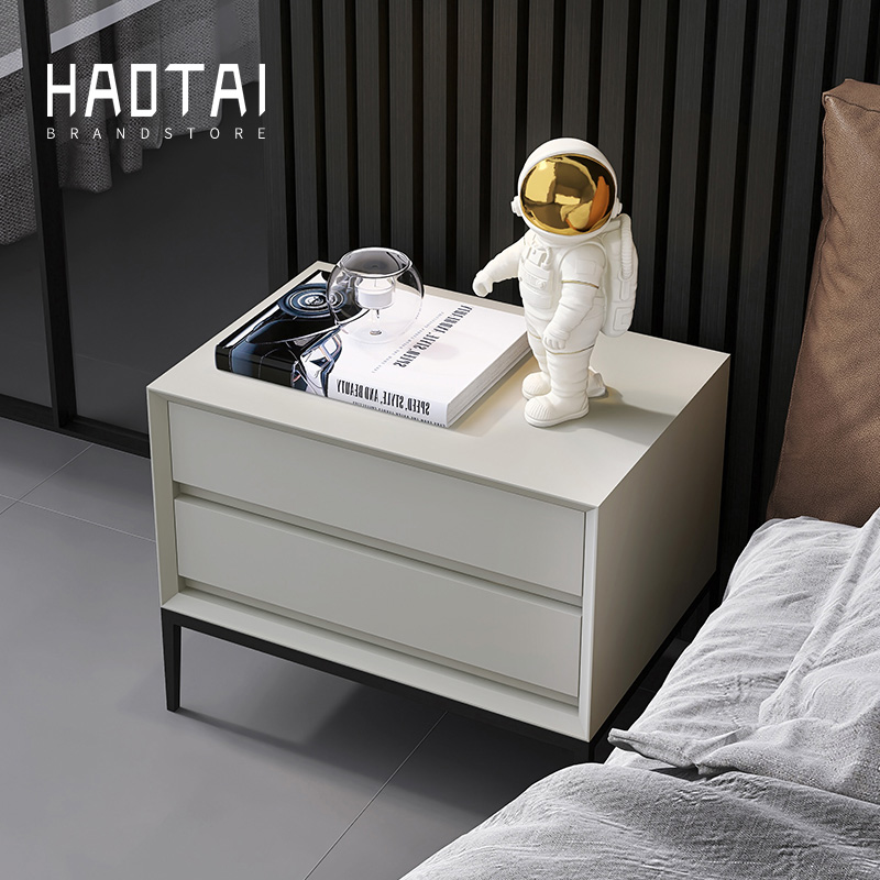 意式极简烤漆卧室床头柜