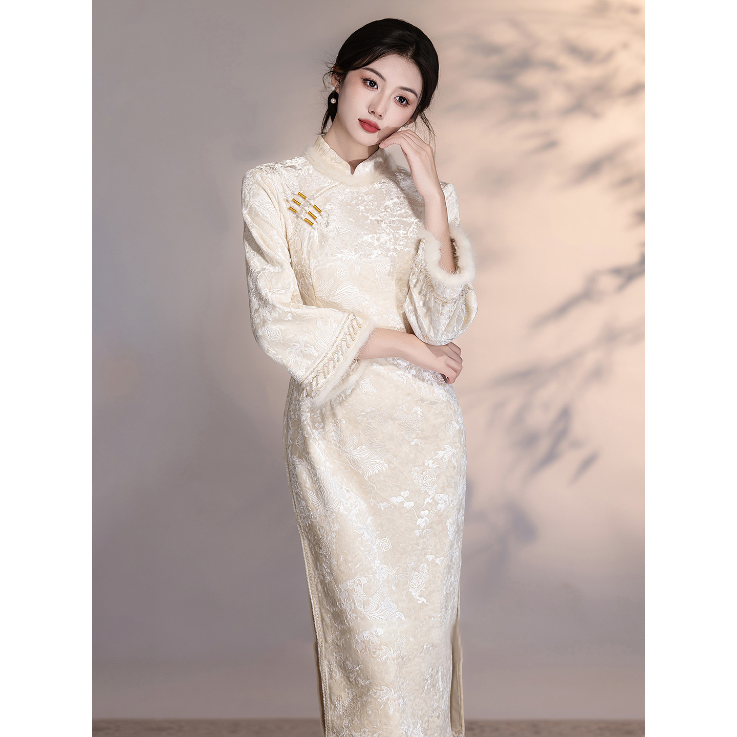 高端旗袍2025新款秋冬季加绒加厚冬装冬天新中式国风连衣裙米白色