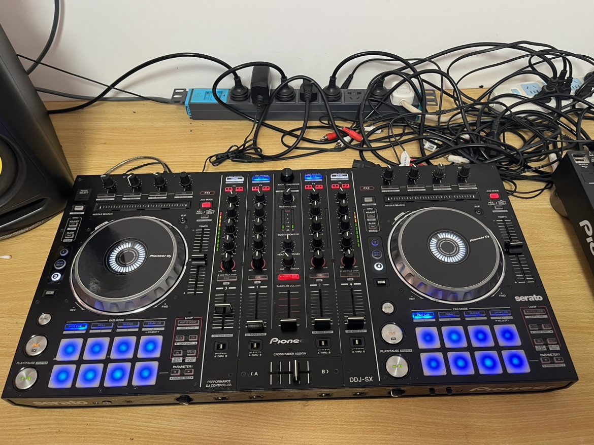 先锋DDJ SX控制器打碟机 Serato DJ软件内置莱恩声卡实物拍摄