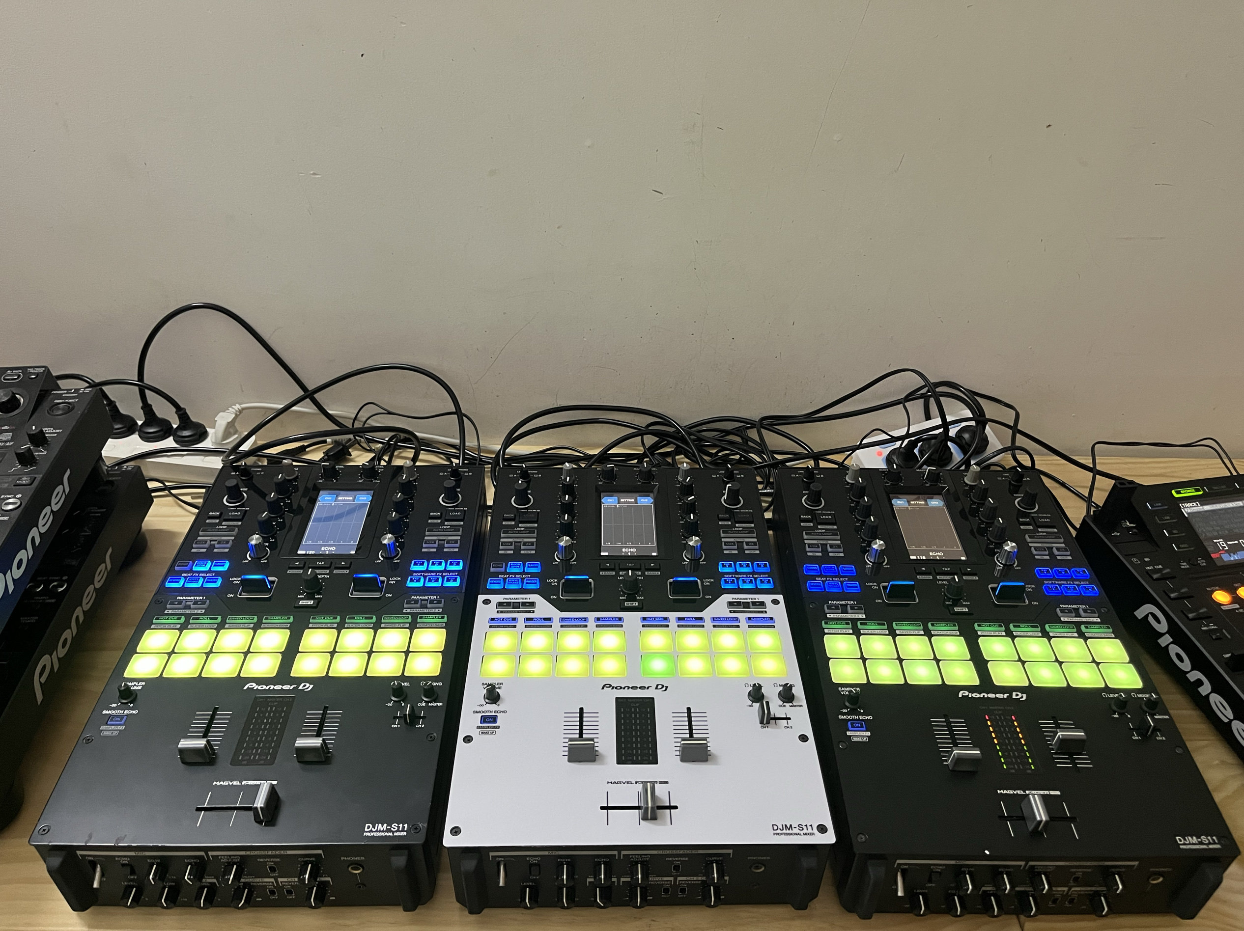 先锋 pioneer DJM-S11混音台 DJ搓碟混音 内置莱恩声卡  保修
