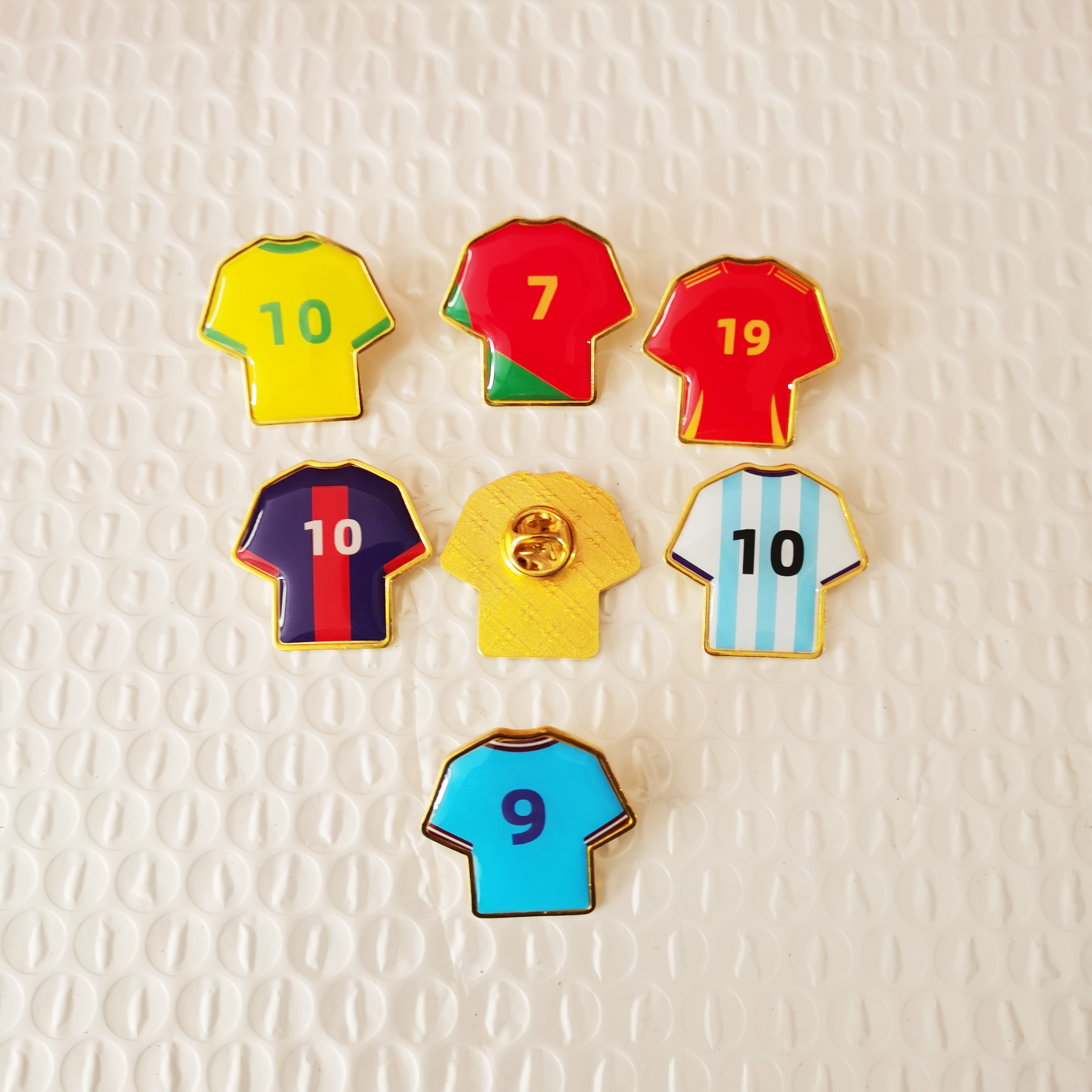 温州世界杯足球衣C罗梅西纪念徽