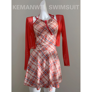 保守泳衣女两件套带罩衫 连体裙式 泡温泉海边度假新款 绯红格子