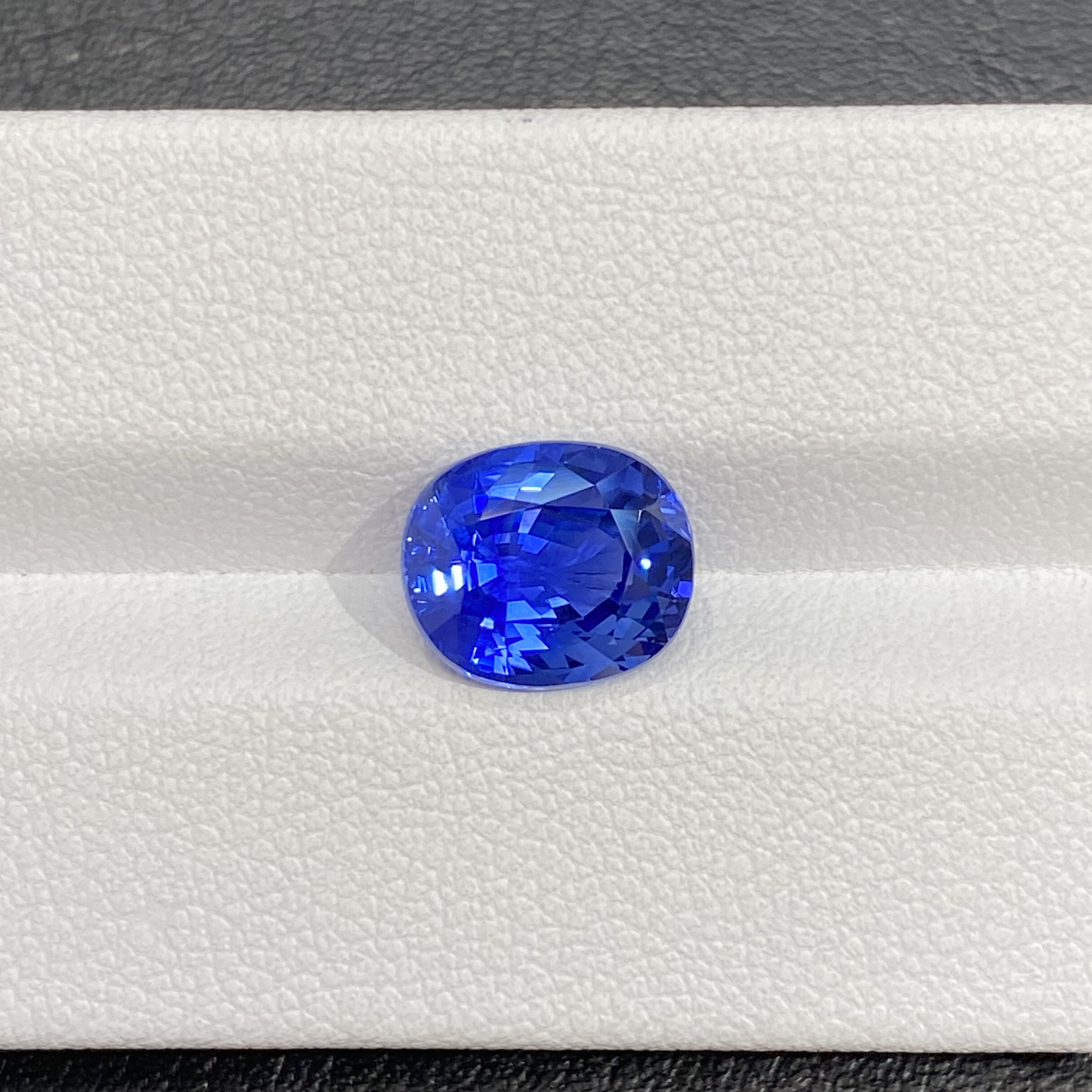 3.74ct 天然矢车菊蓝宝石裸石戒面 GUILD