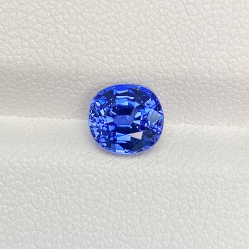 1.85ct 枕形 椭圆形 矢车菊 天然蓝宝石裸石 GUILD认证