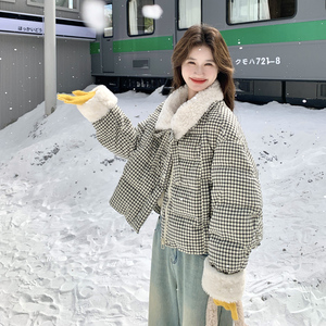 羊羔毛拼接格子短款羽绒服女冬2025超火好看高级小众加厚保暖外套图片