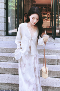 法式吊带连衣裙女2025早春秋新款今年流行碎花裙防晒衫图片