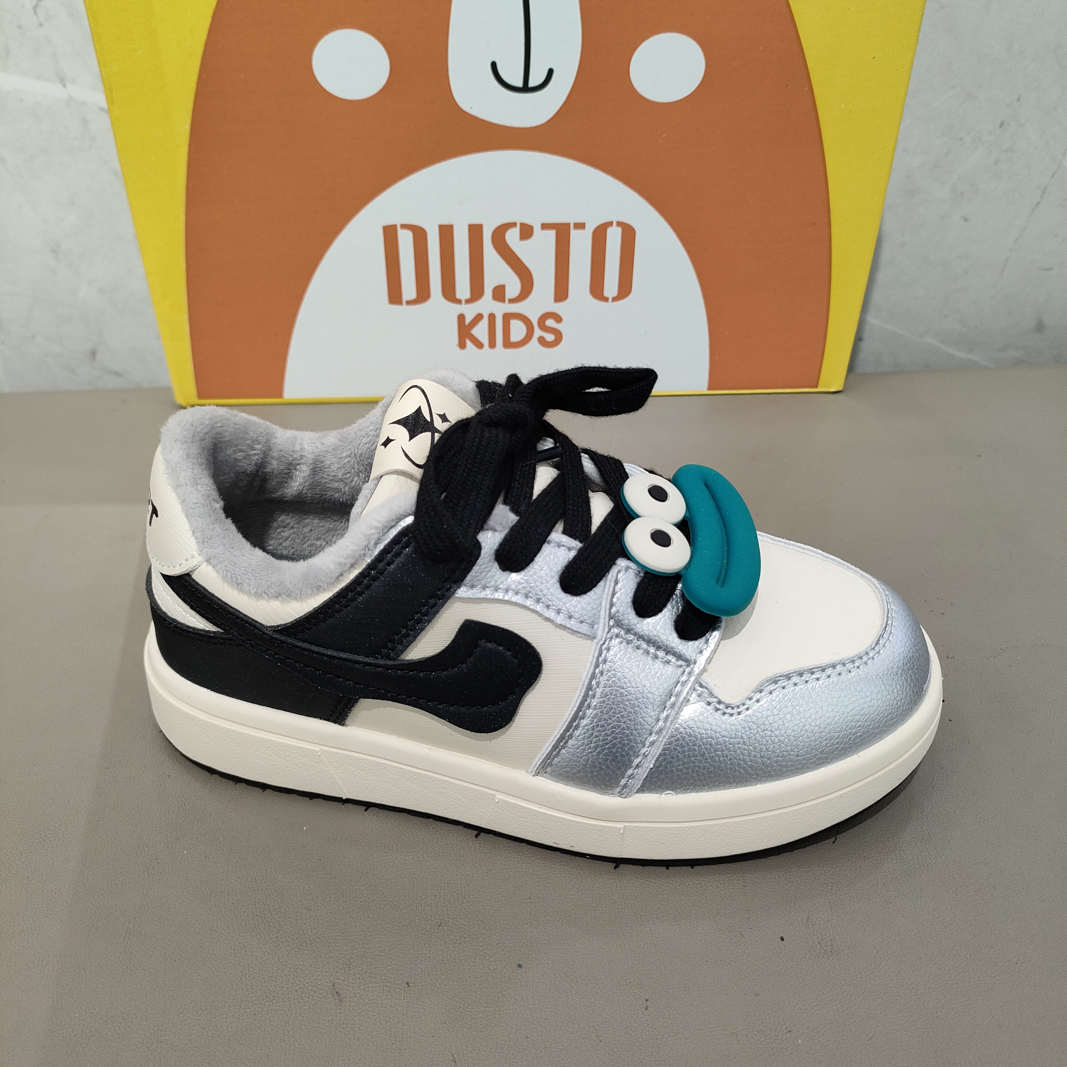 大东加绒小白鞋童鞋2025冬季新款潮流百搭皮面儿童卡通板鞋1032