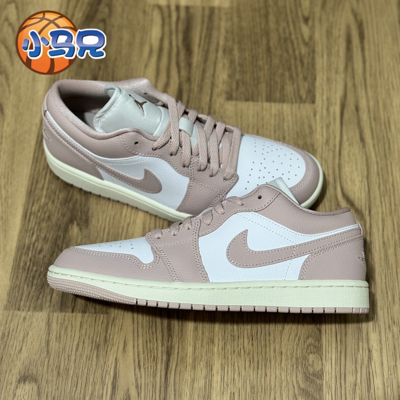女子大码 Air Jordan 1皮革面AJ1低帮粉白色休闲球鞋DC0774-162