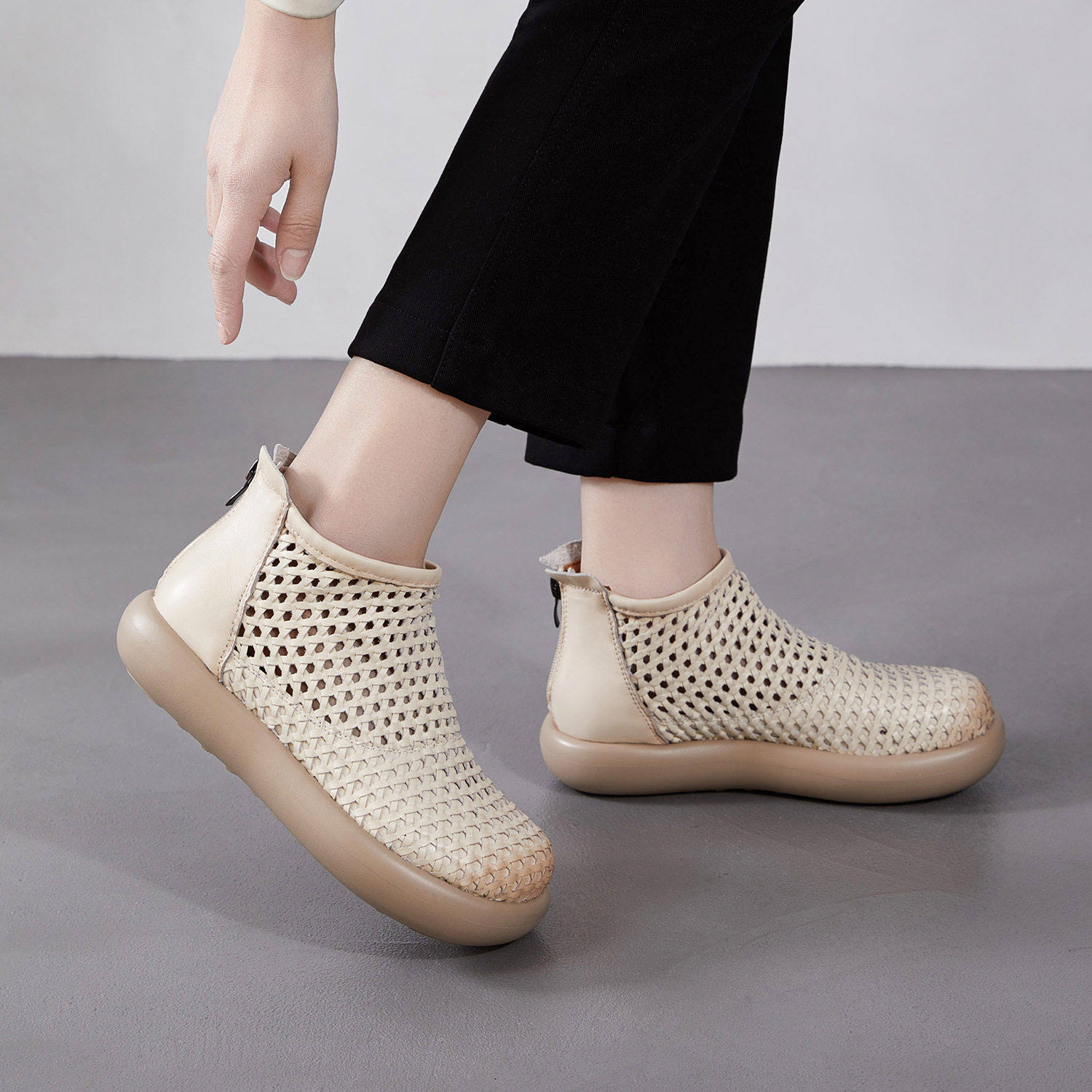 2026春夏季镂空马丁靴女松糕跟洞洞凉靴厚底真皮编织高帮罗马凉鞋