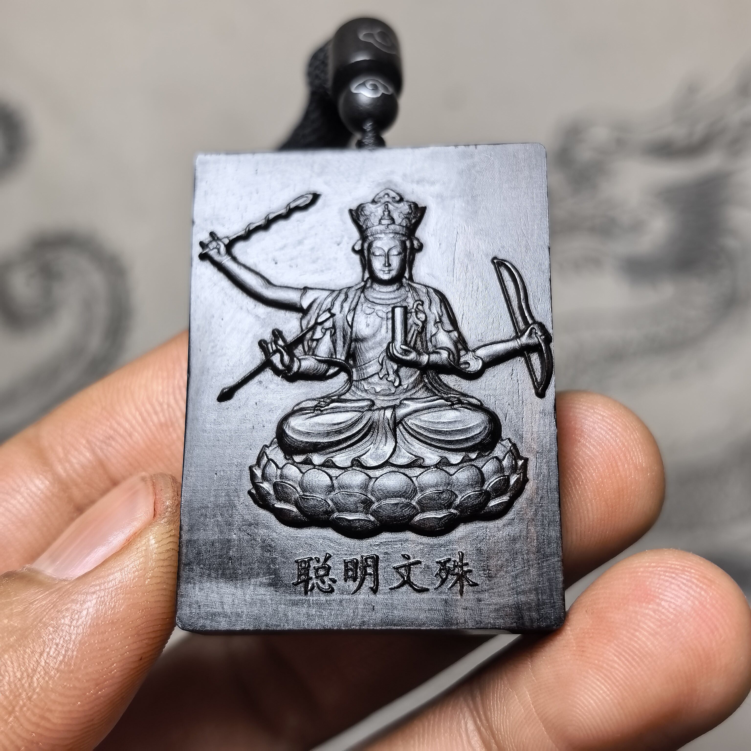 紫檀黑红木头精雕刻东方聪明文殊菩萨牌子吊坠车挂项脖礼饰品批发