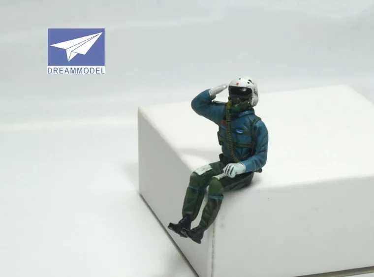梦模型 1/48 中国空军飞行员 树脂兵人 敬礼/驾驶状态