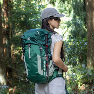 户外悬浮背负专业登山包女轻便徒步防水背包轻量化旅行双肩包40L