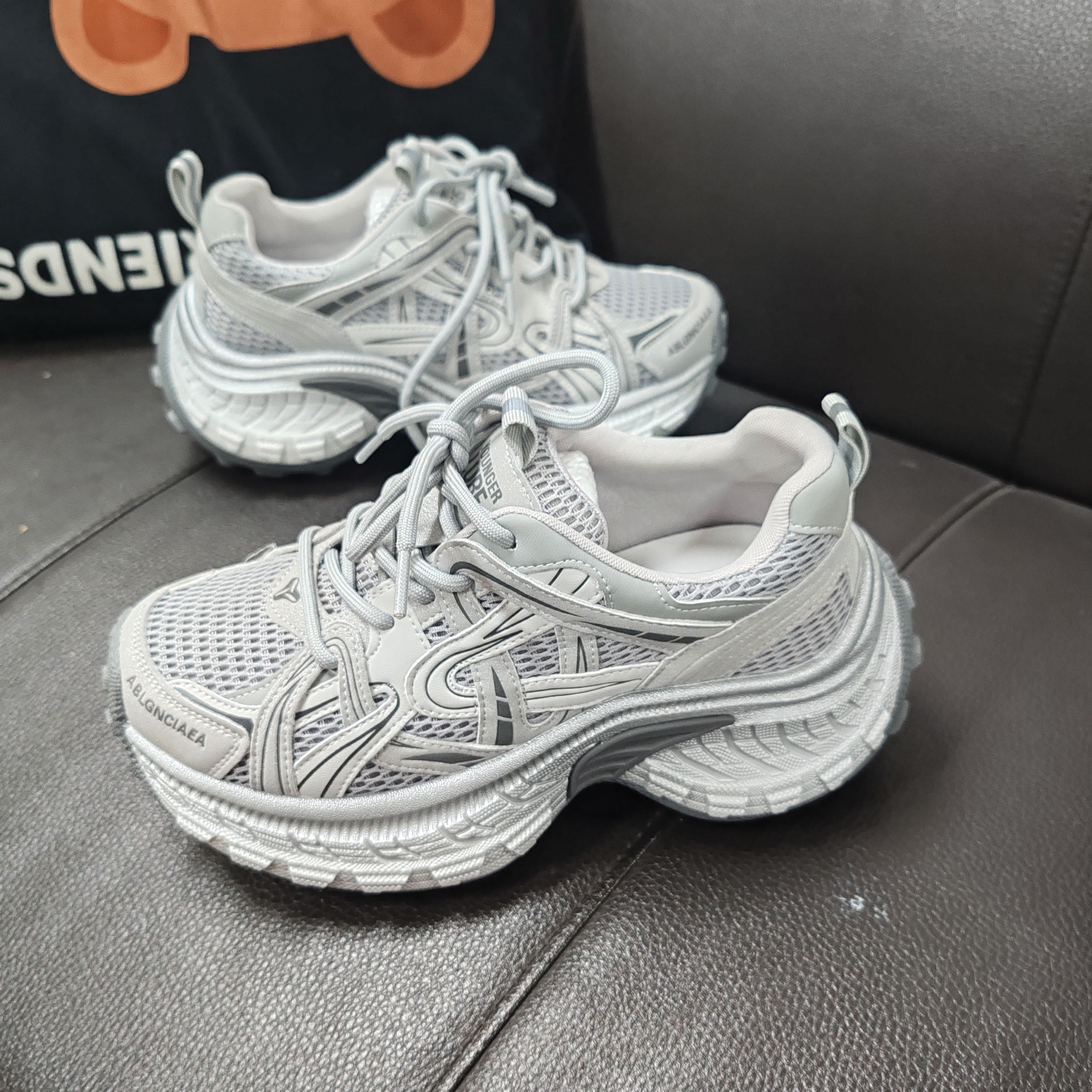 【顺丰包邮】2026新款轻网布缓震厚底潮透气白色休闲运动老爹鞋女