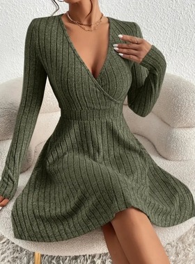 秋冬新款欧美性感v领收腰军绿色坑条磨毛长袖连衣裙中裙打底DRESS