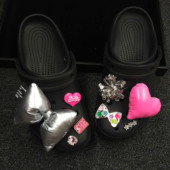 花Y2k暗黑爱心蝴蝶结鞋 配饰高级感鞋 扣 卡骆驰crocs洞洞鞋 原创新款