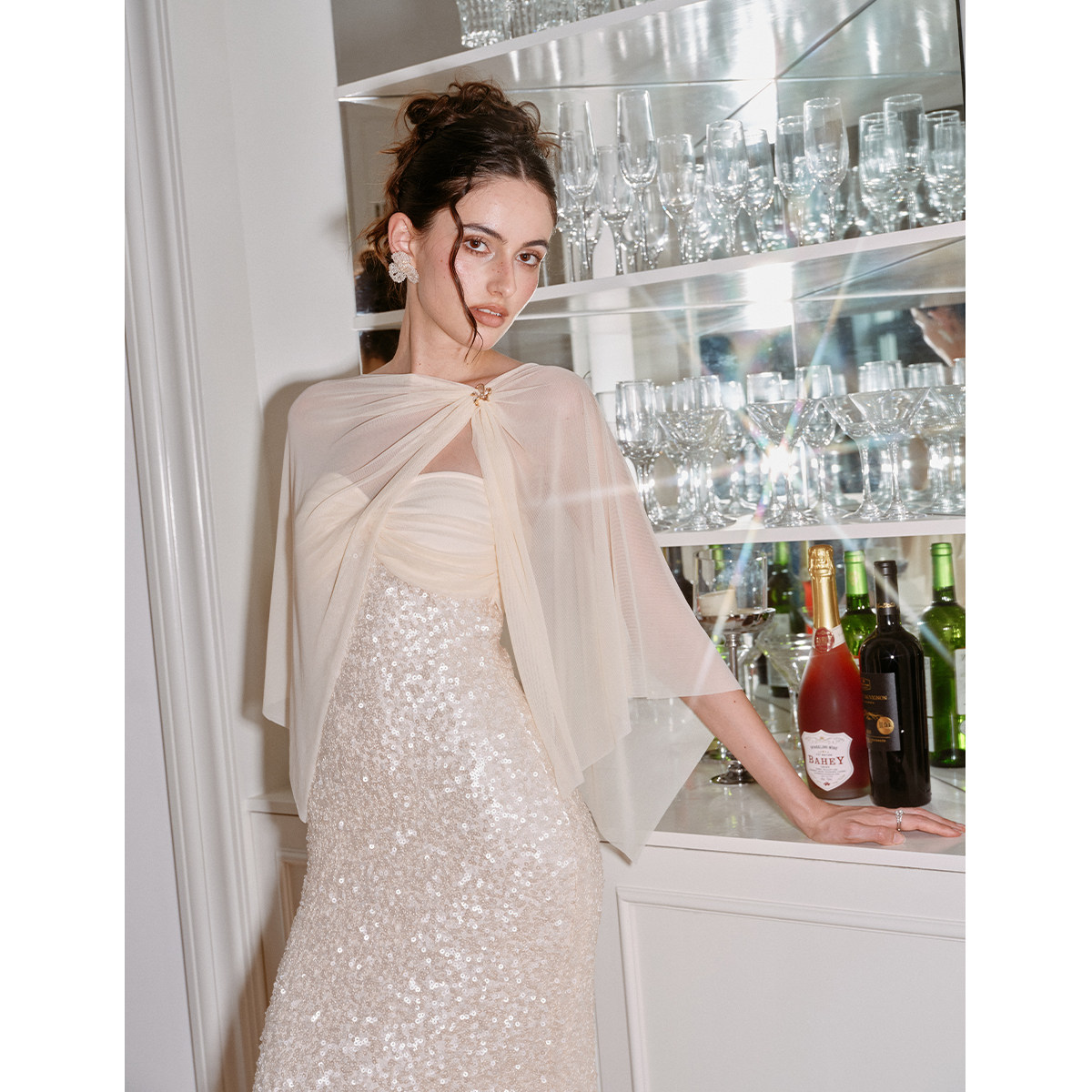 J TheChosen“金纱曳梦”亮片拼接抹胸披肩胸针优雅礼服连衣裙