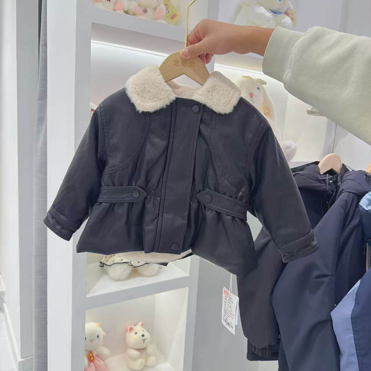 童装男女宝宝加绒PUT皮衣外套秋冬加厚毛领棉服保暖翻领冬装外套