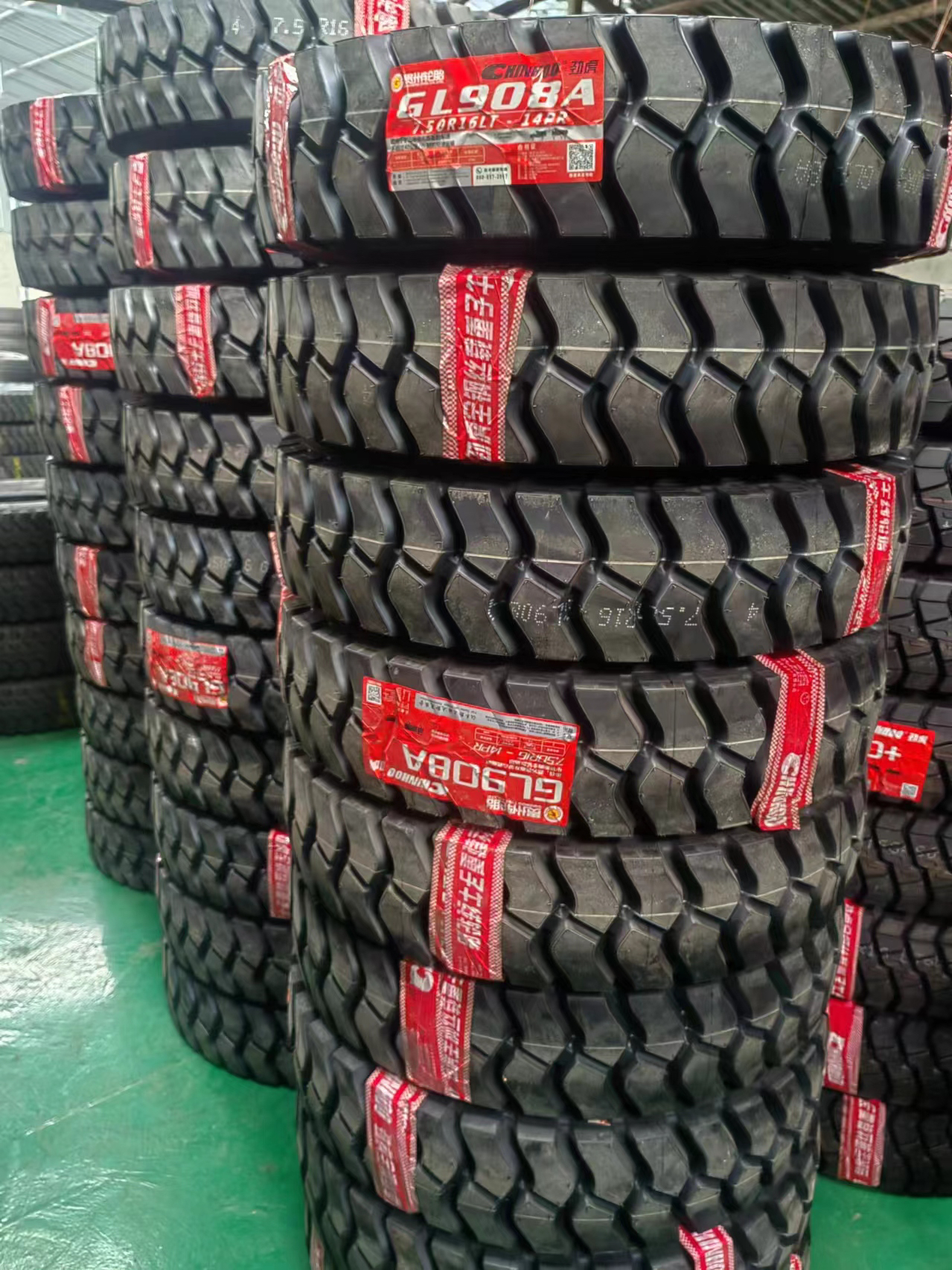 贵州劲虎650R16700R16 750R16 825R16 825R20 全钢丝真空矿山轮胎