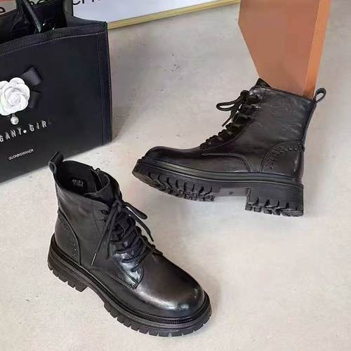 经典款保暖粗跟系带马丁靴短靴