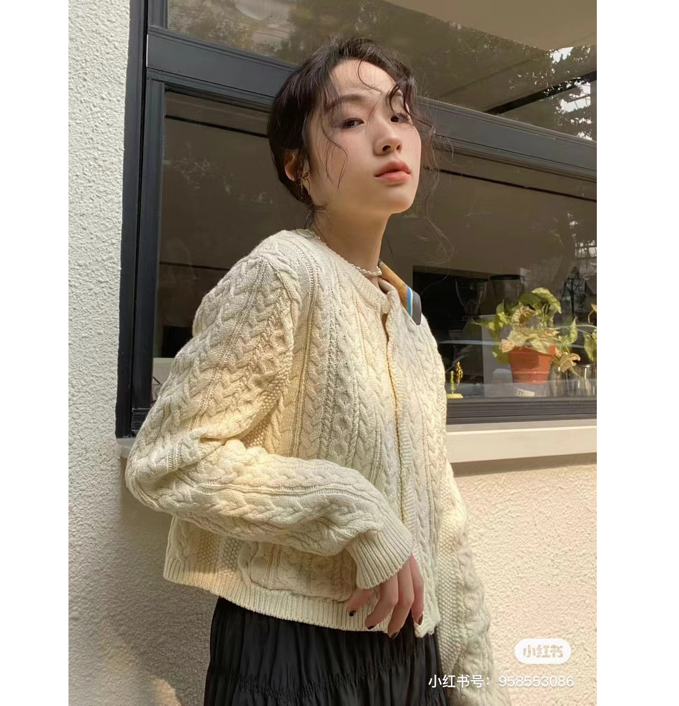 混纺一排扣圆领套头短毛衣