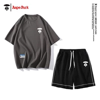 Темно -серый черный костюм