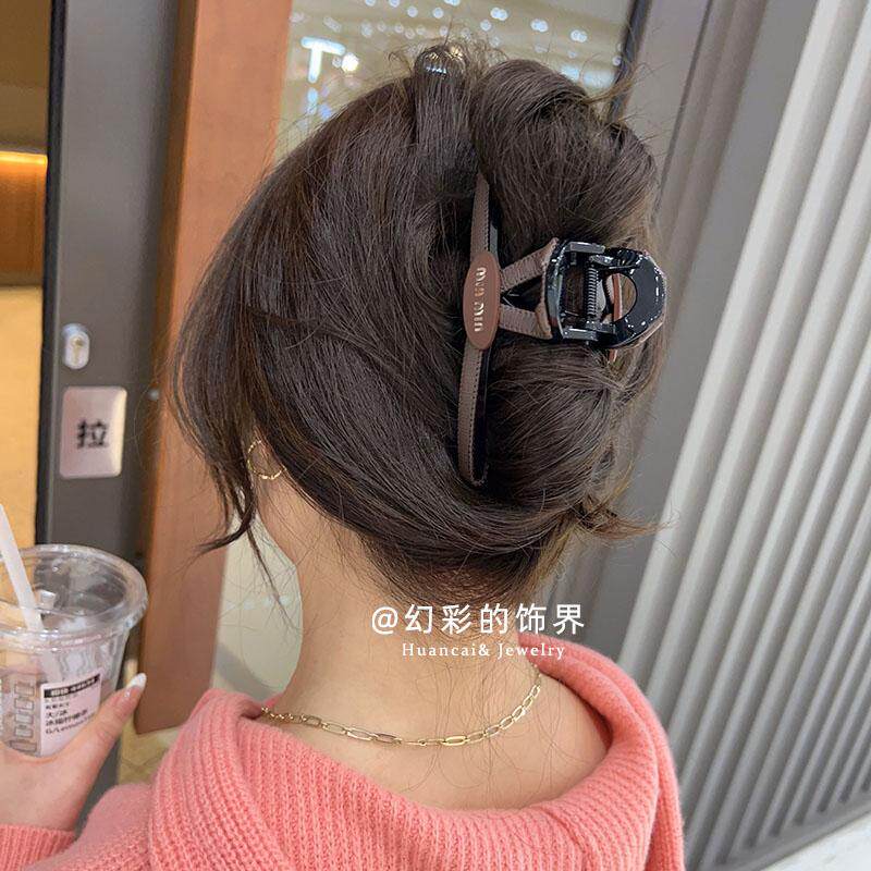 东大门同款发饰时尚皮质气质字母标大号抓夹通勤OL盘发鲨鱼夹发夹