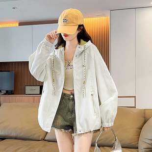 连帽冲锋衣外套少女2026春秋新款初高中学生户外运动百搭工装夹克