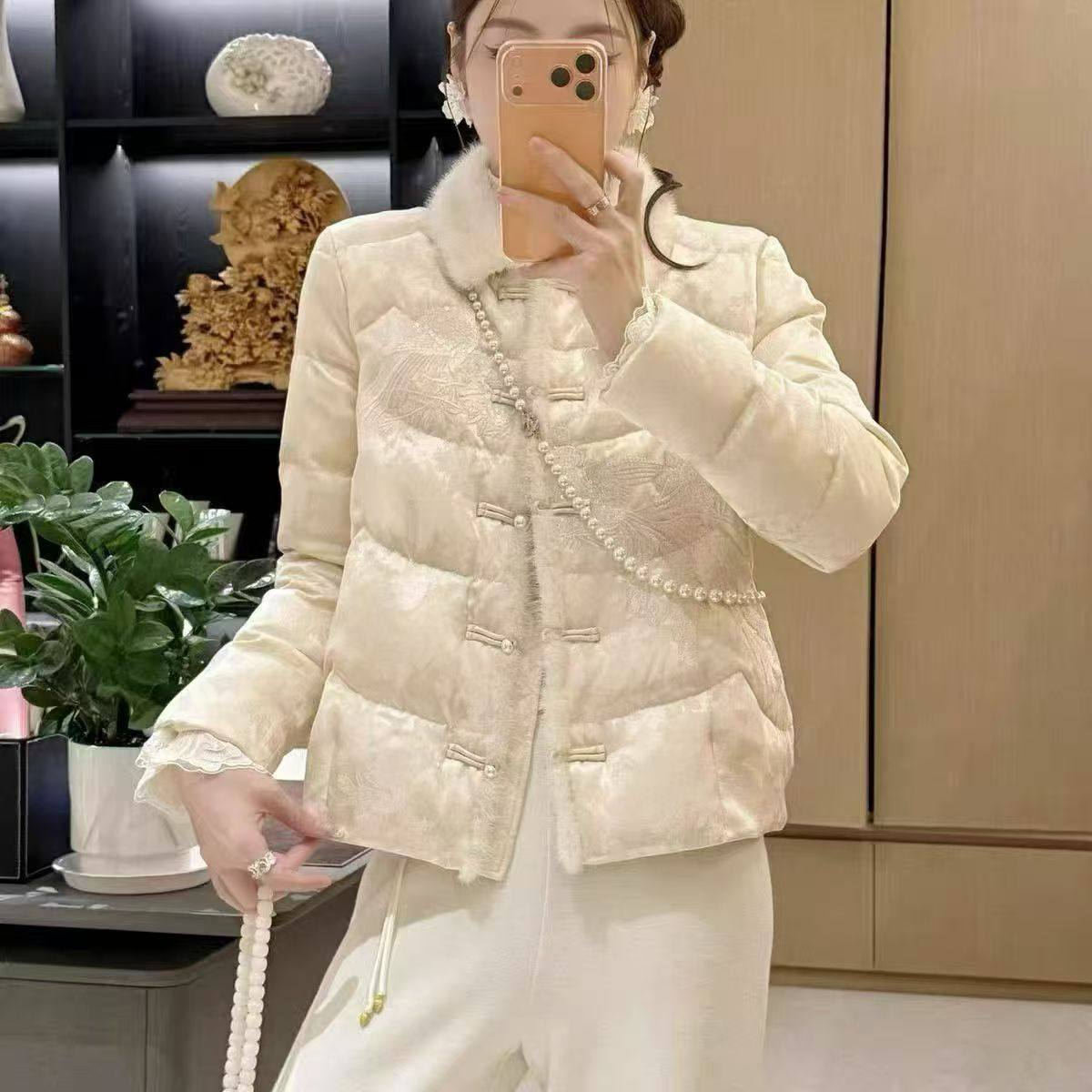 欧洲站2026早春新中式风毛领盘扣刺绣羽绒服女短款高级感百搭外套