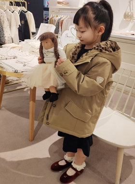 女童卡其色毛绒派克服