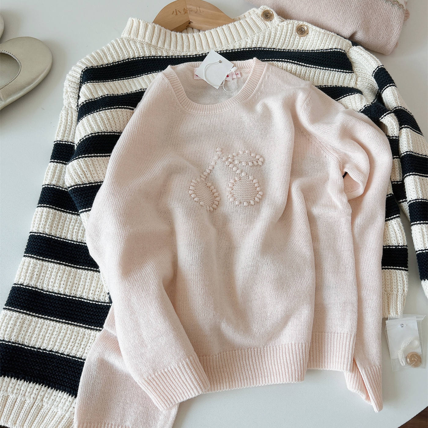 法单~女童山羊绒混纺樱桃毛衣