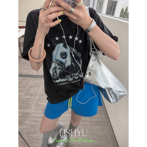FISH YU -五角星赛马字母印花水洗炒色做旧宽松圆领短袖T恤26163
