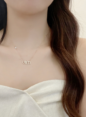M字母项链女轻奢小众设计感锁骨链2026新款爆款珐琅锁骨链小清新