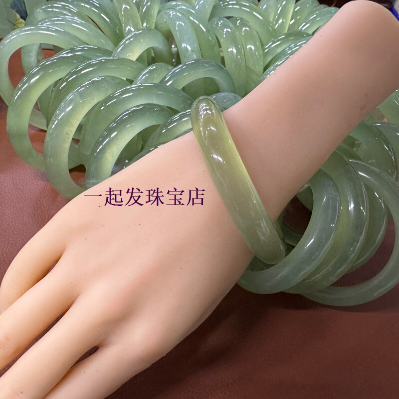 瑕A1瑕疵清仓福利天然真岫玉手镯浅绿冰种少女款百搭经典一物一图