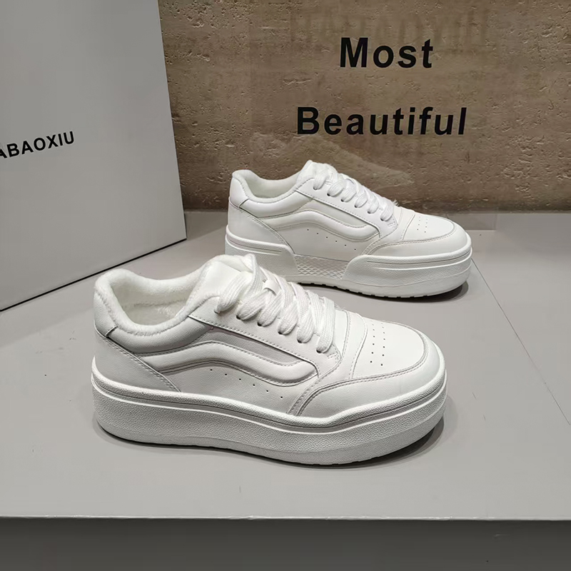 巴宝秀厚绒小白鞋圆头低帮绑带拼接韩版保暖滑板鞋2025冬季百搭潮