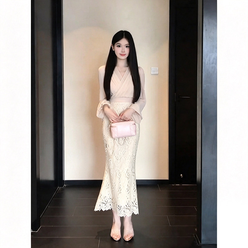 大码胖MM法式温柔风蕾丝拼接连衣裙女秋季新款设计感收腰包臀长裙