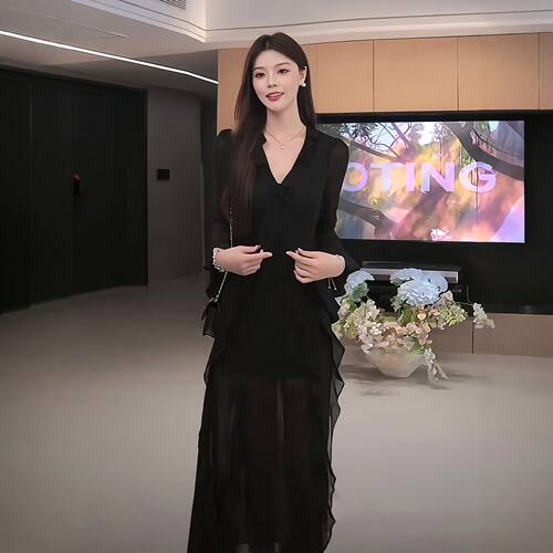 大码女装胖MM法式高级感喇叭袖荷叶边御姐气质收腰显瘦长款连衣裙