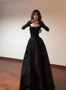 大码胖mm赫本风黑色气质修身方领连衣裙秋季新款高级收腰大摆长裙