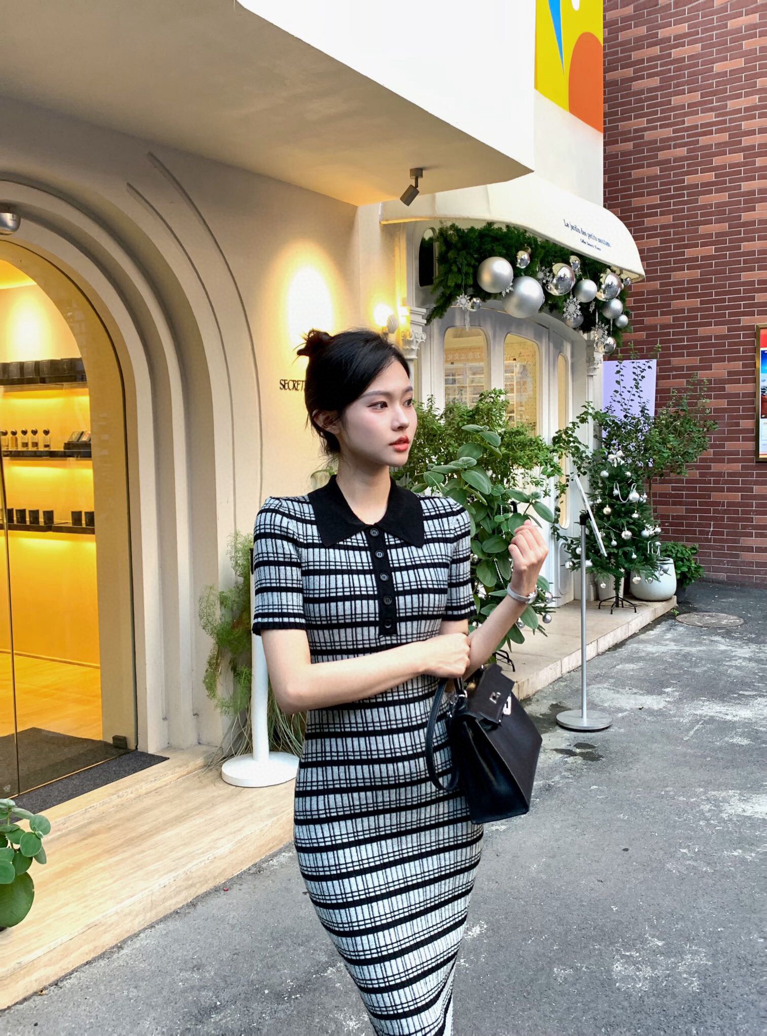 优雅复古格纹Polo领羊毛针织短袖连衣裙 单排扣拼接设计，超显瘦