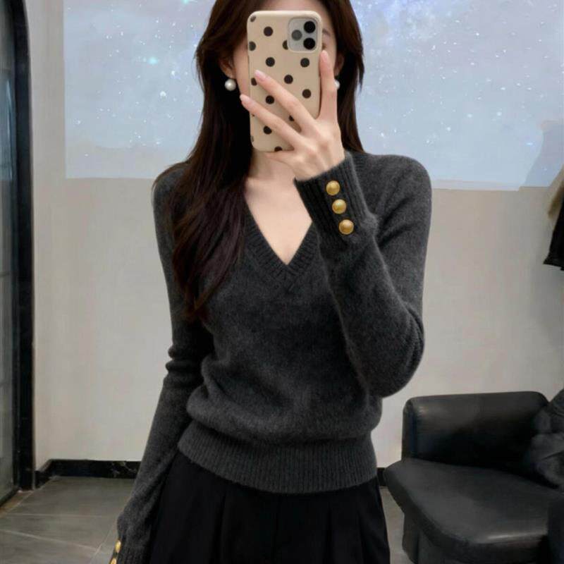 法式高级感灰色v领毛衣女秋2026新款可外穿内搭打底衫针织上衣