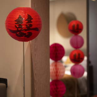 结婚婚房布置灯笼立柱女方卧室落地网红新中式喜庆高级感客厅装饰