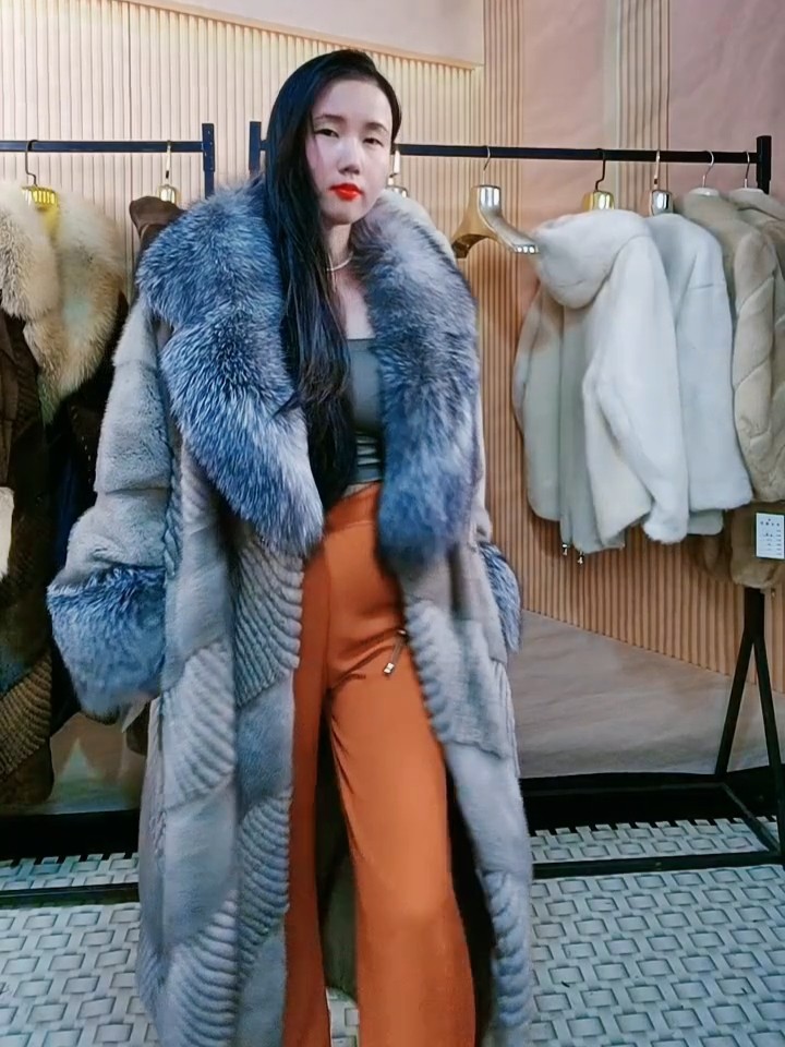 2024年进囗貂皮红色珍珠银兰咖啡长款狐狸领时尚女装
