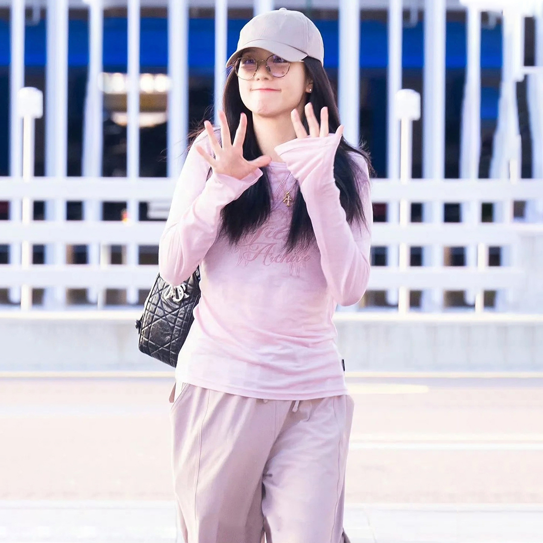 Jisoo同款星星字母印花长袖T恤女