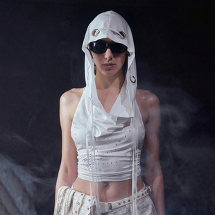 怪诞女孩 轻亚废土风烫钻圆环飘带连帽背心女 小众个性修身短上衣