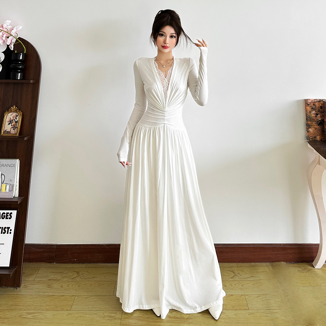 纯欲风温柔褶皱深V领长袖连衣裙