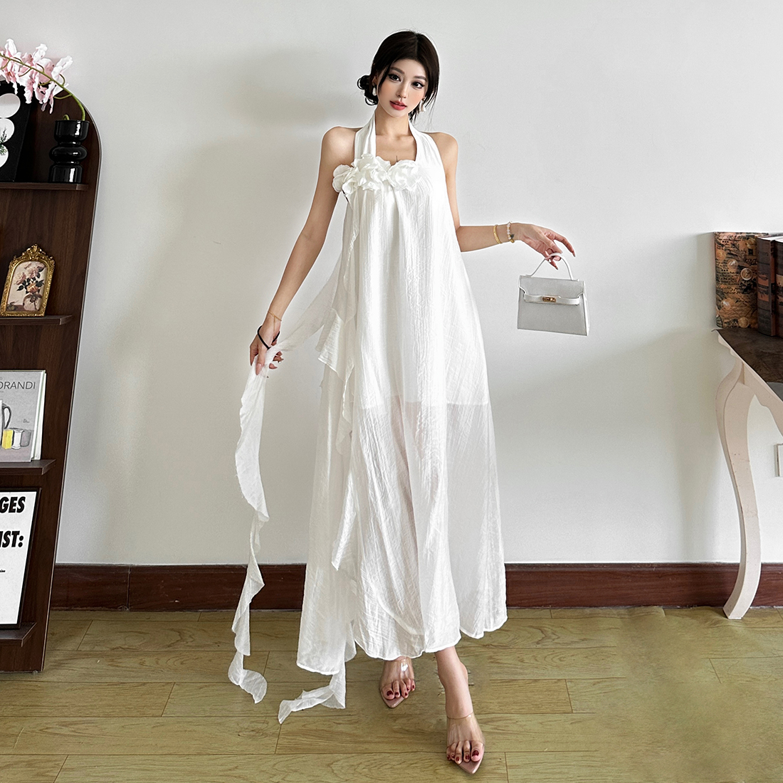 怪诞女孩 多巴胺度假风花朵飘逸挂脖连衣裙女 绝美超出片开叉长裙