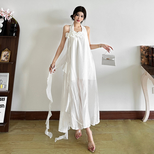 怪诞女孩 多巴胺度假风花朵飘逸挂脖连衣裙女 绝美超出片开叉长裙