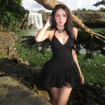 赫本风甜美黑色V领吊带连衣裙女